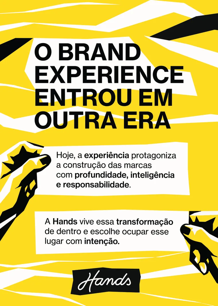 Cartaz amarelo com o título "O Brand Experience entrou em outra era" e duas mãos segurando o texto.